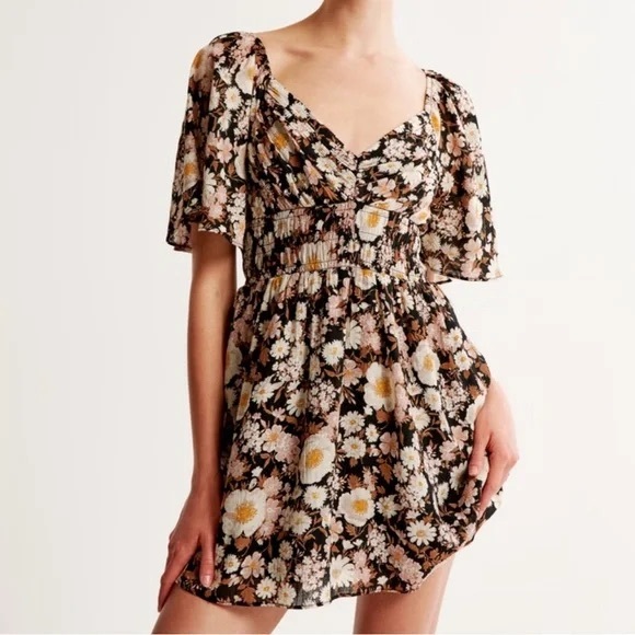 Abercrombie & Fitch Dresses & Skirts - Abercrombie nwt brown floral smocked flutter sleeve dress w pockets